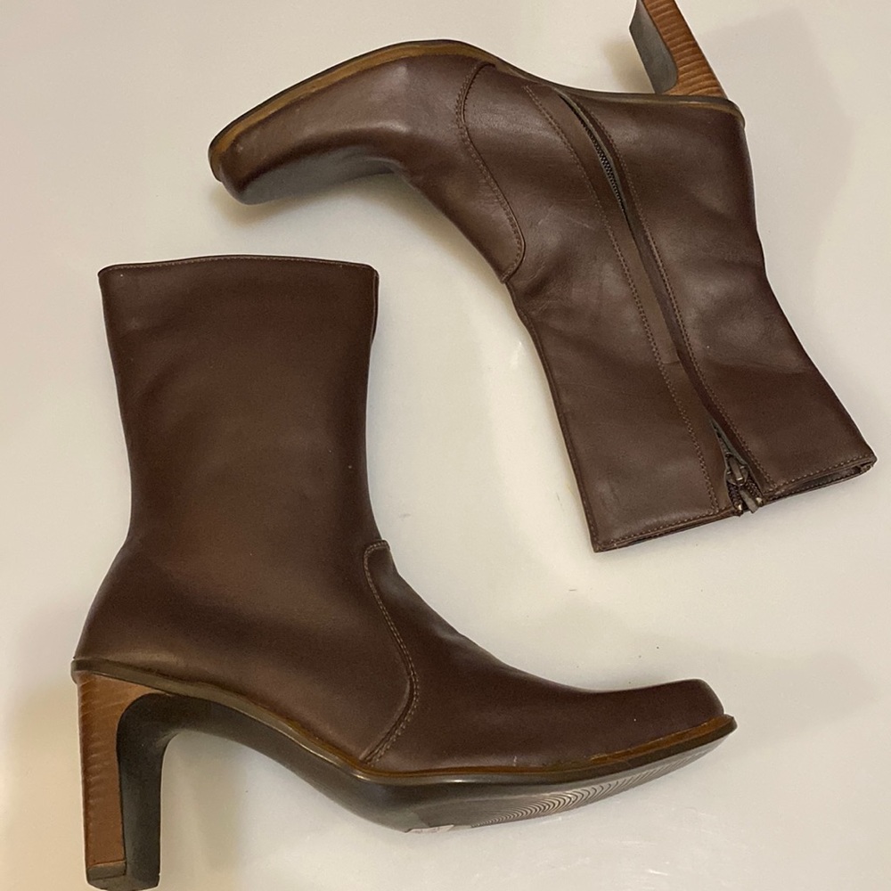 Womens Vintage Brown Booties size 6.5 US